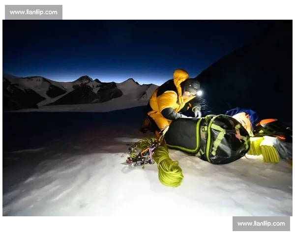 8848 米雪降：珠峰上的极限生命体验