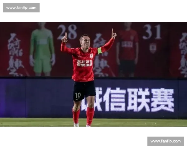 后防双擎立大功！弗兰克盛赞丹索补缺与范德芬领袖力