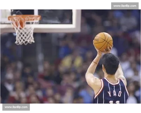 姚明对决霍华德内线巅峰较量见证中美巨人时代碰撞篮球历史经典瞬间回顾